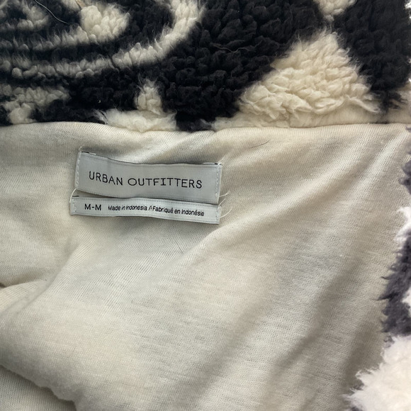 Urban Outfitters Black & Cream Patterned Faux Fur Jacket - Picture 3 of 6